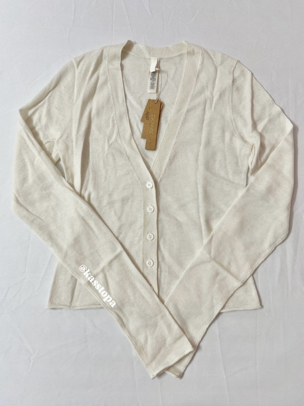 SKIMS Featherweight Cashmere Button up Cardigan Egret